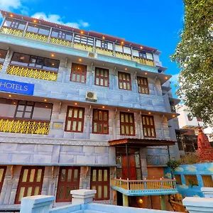 Fabhotel East View Varanasi